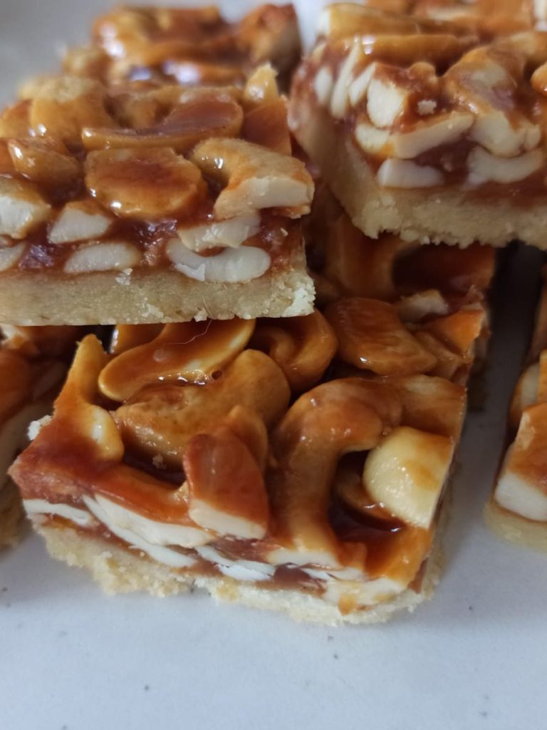 Cashew Caramel Shortbread Naschwerk